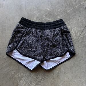 Lululemon Tracker Shorts Women's 4 Black White Floral Athletic Gym Yoga